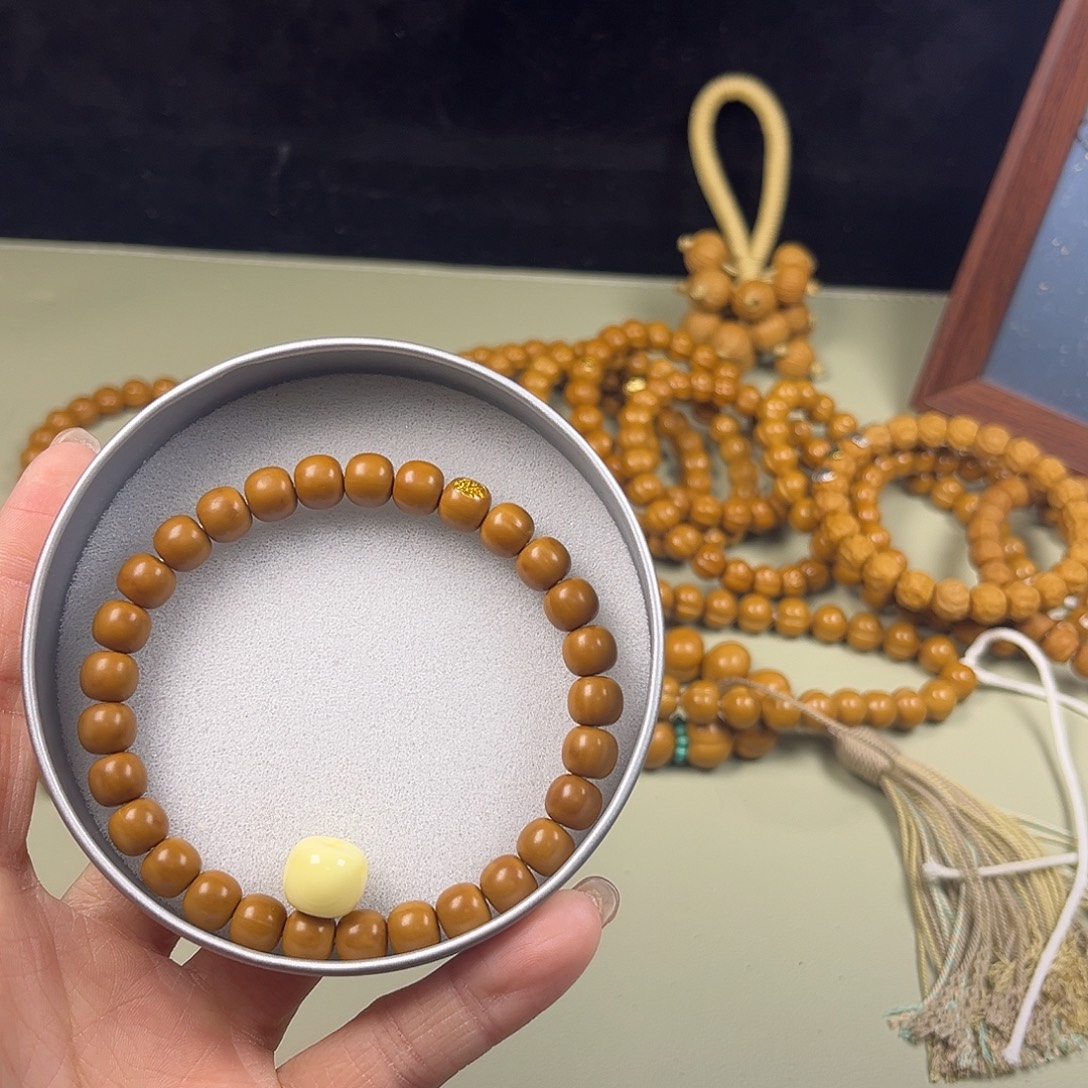 赵***、吊坠猴头核桃全品8.1左右老邢