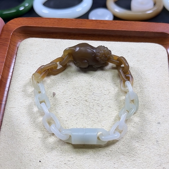 未镶嵌手链和田玉（糖玉）