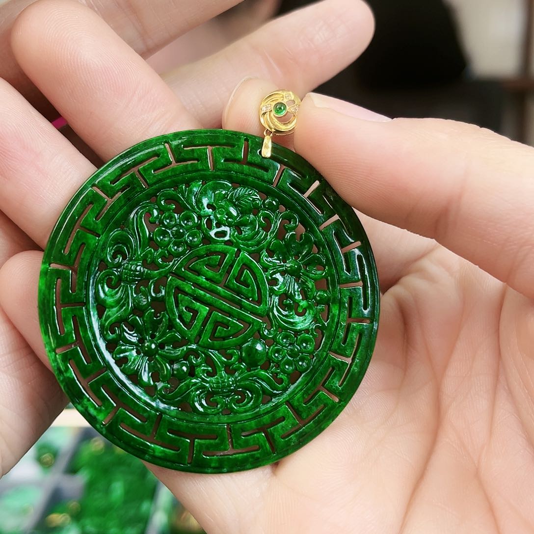 翡翠颈饰18K金镶嵌吊坠