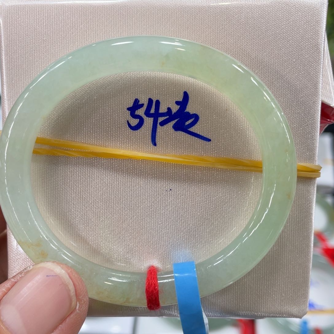 翡翠手镯未镶嵌翡翠 