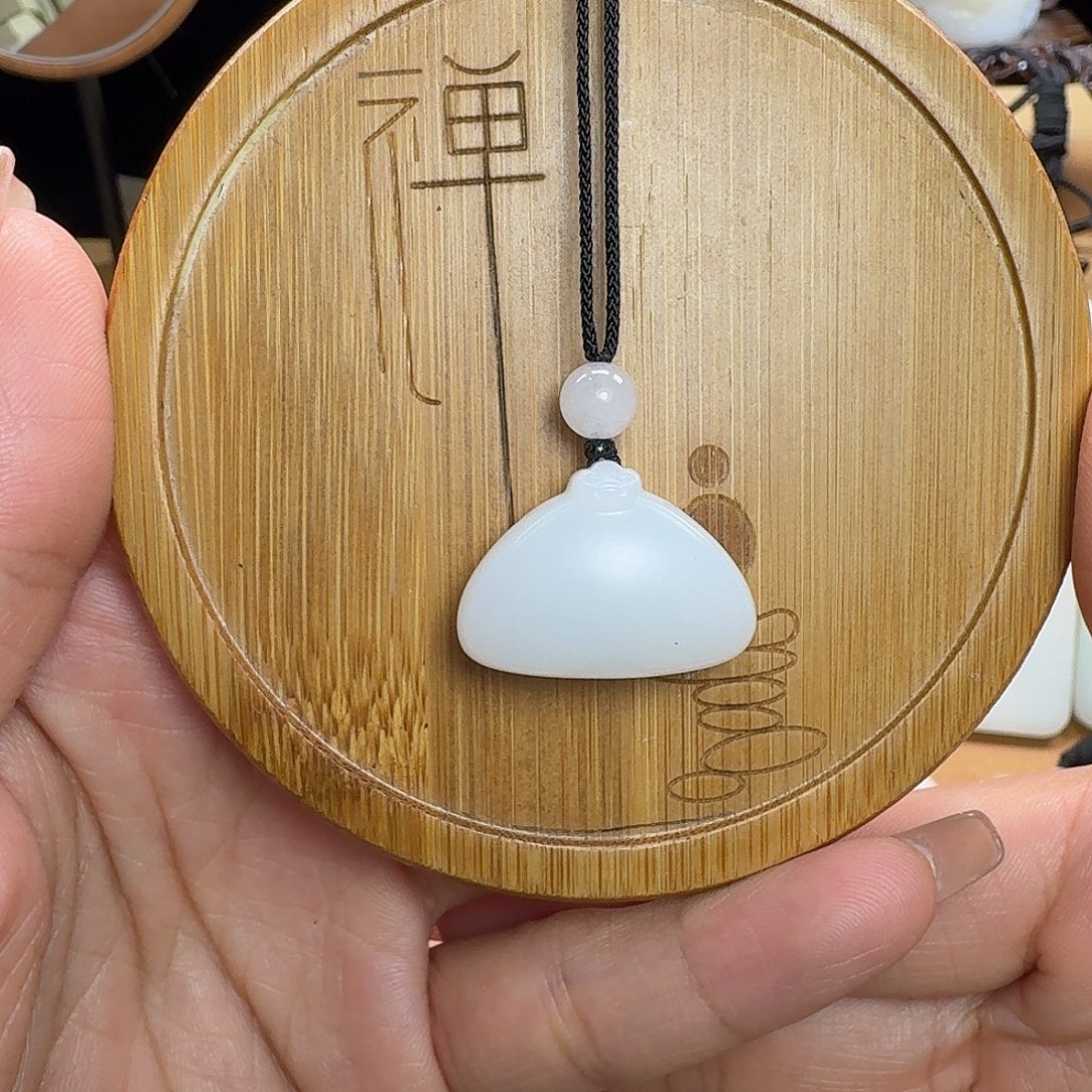 青***羽吊坠(赠链)未镶嵌和田玉