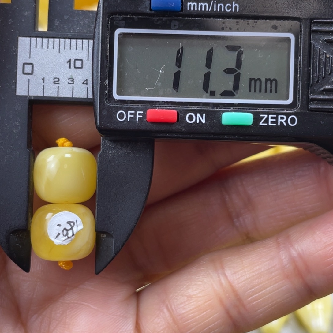 劉***起蜜蜡未镶嵌裸石16