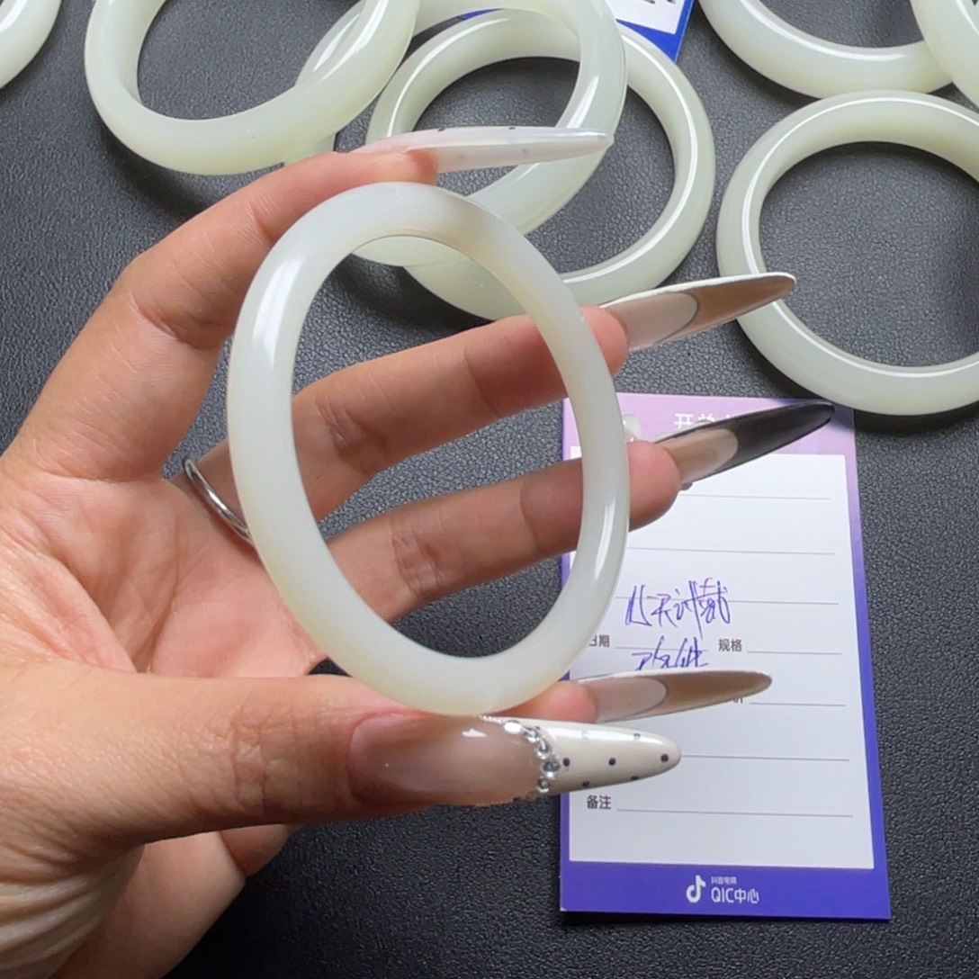 用***156圈口美人条暖白色