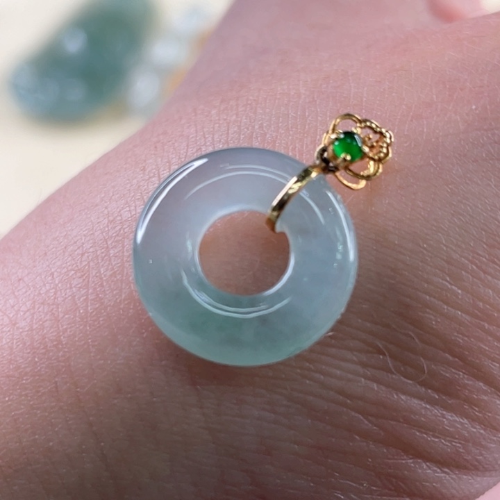 翡翠颈饰18K金镶嵌翡翠