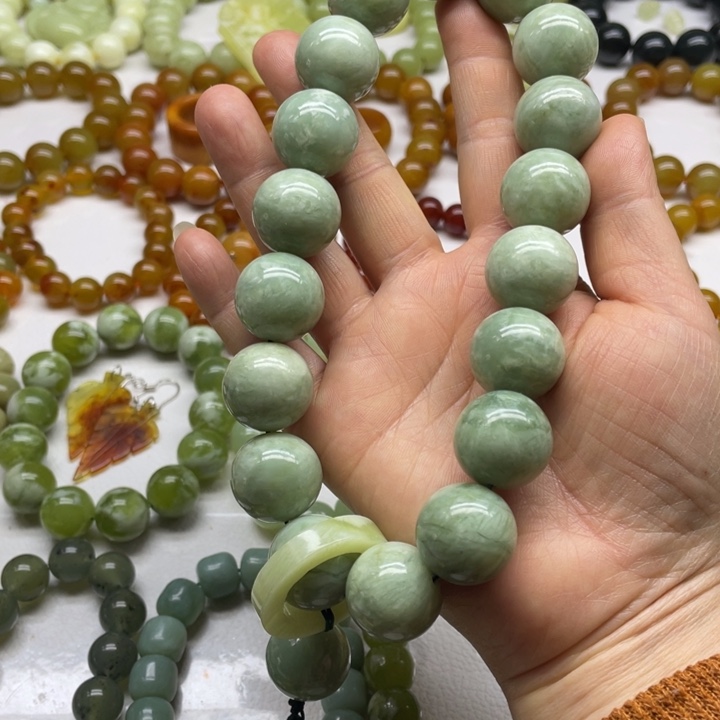 蛇纹石玉手持卡20珠未镶嵌