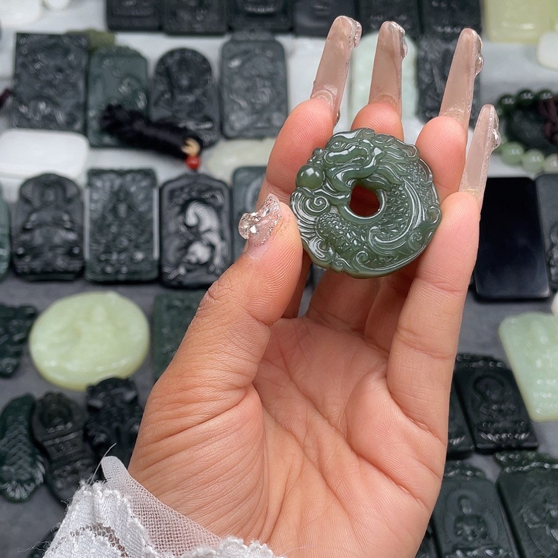 和田玉未镶嵌颈饰