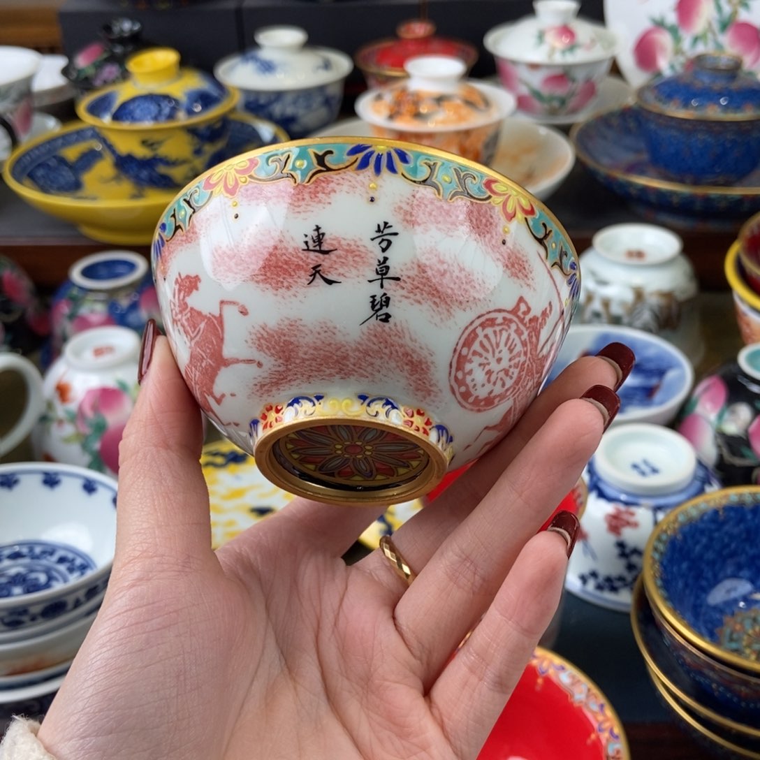 陶瓷艺术家的作品是一