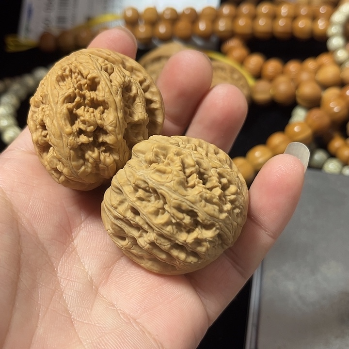 家***女文玩核桃把件41左右歪粗筋，朋友福利