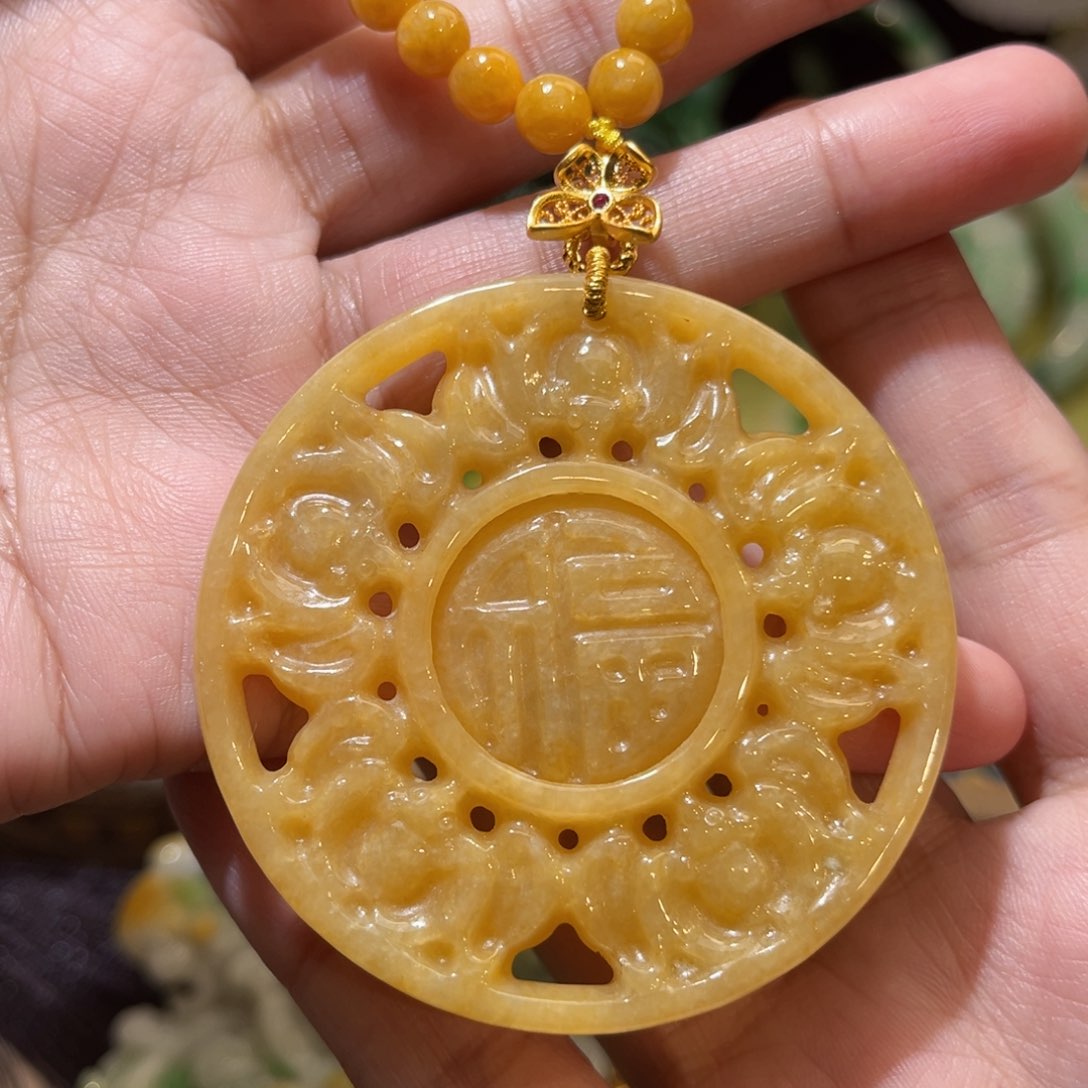 翡翠未镶嵌颈饰待编织