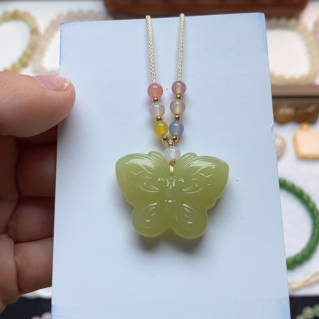 和田玉颈饰未镶嵌若羌黄口蝴蝶吊坠