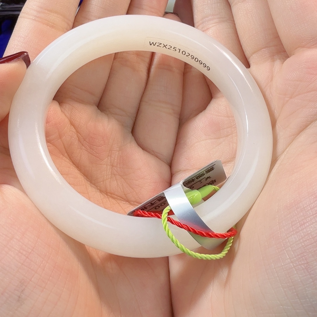 丨****和田玉未镶嵌手镯