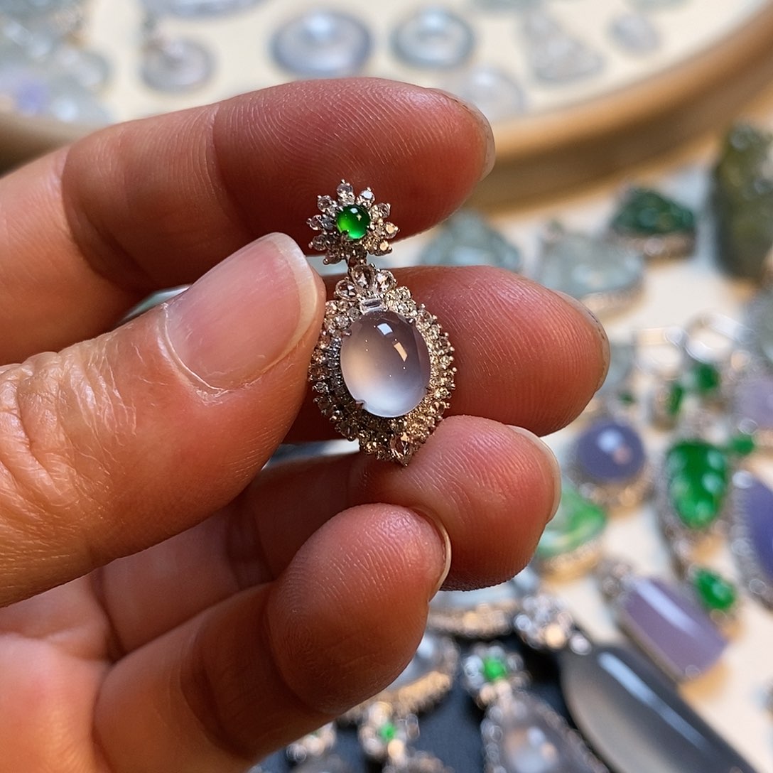 翡翠颈饰18K金镶嵌蛋面