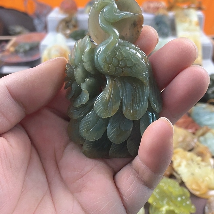 蛇纹石玉颈饰合金