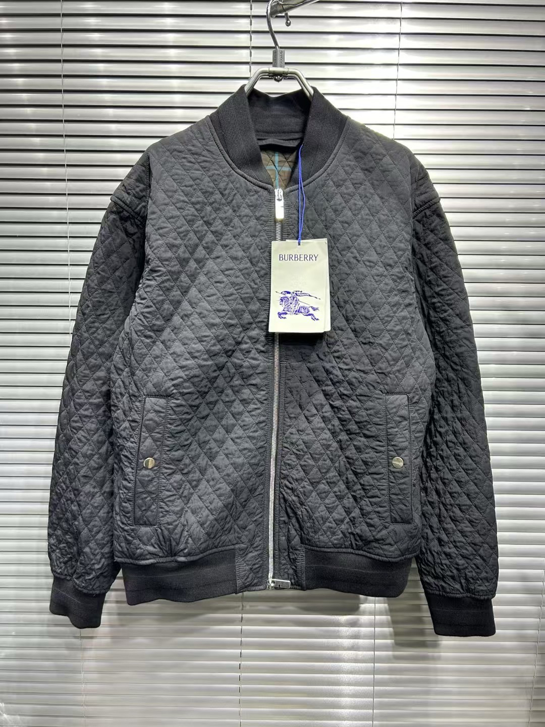 未使用 BURBERRY/博柏利 25ss菱形格纹银扣拉链夹克 m码