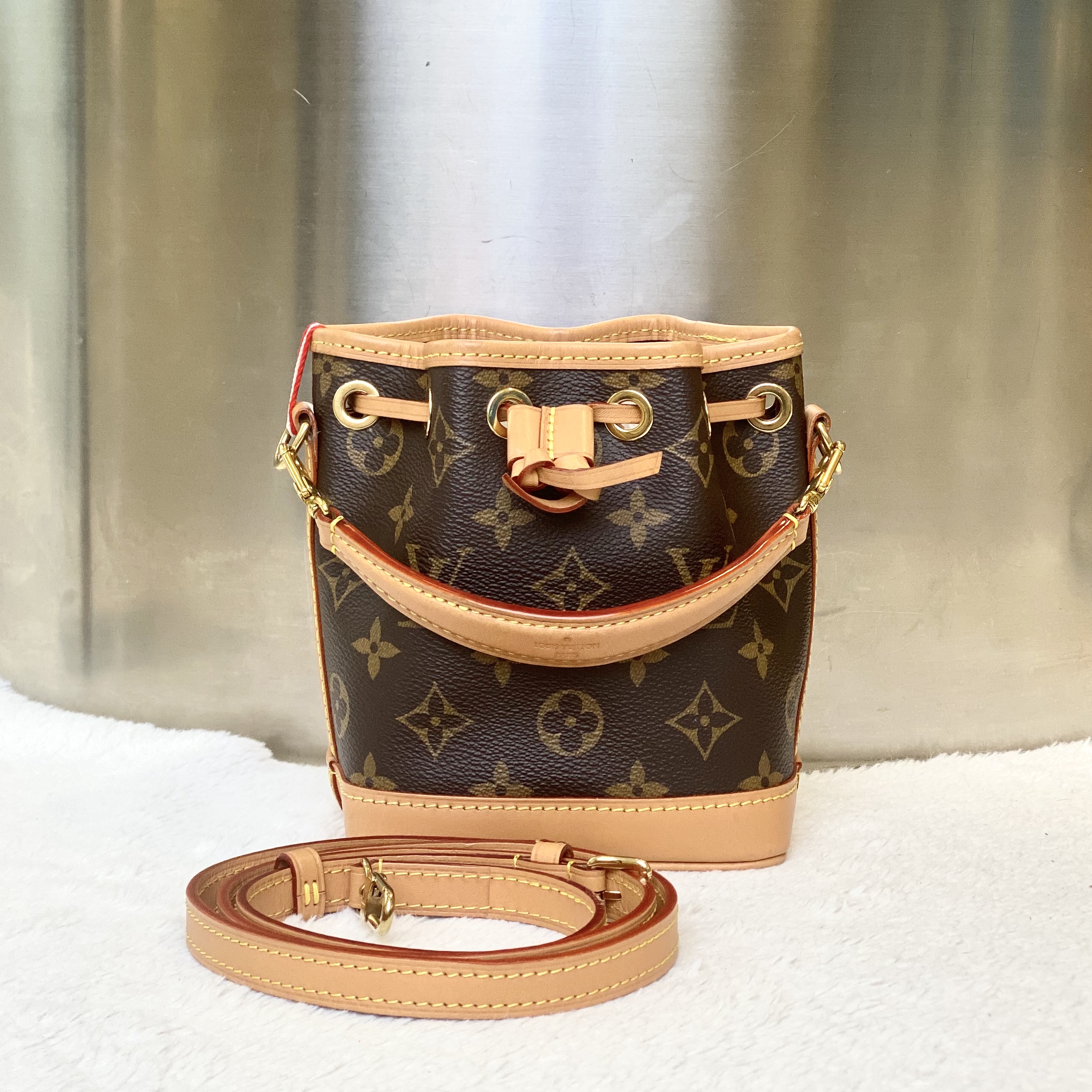 99新 LouisVuitton/路易威登 古有98新LV新款水桶nano斜挎包2142