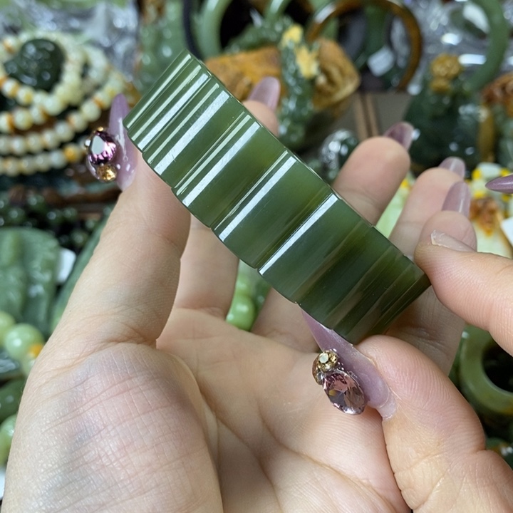 透闪石质玉手牌未镶嵌大**飞