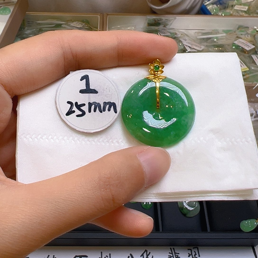 翡翠颈饰18K金镶嵌翡翠