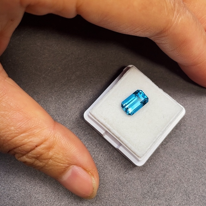 托帕石裸石3.2ct伦敦蓝托帕石