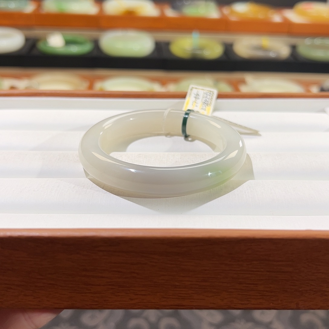 和田玉手镯未镶嵌?**?