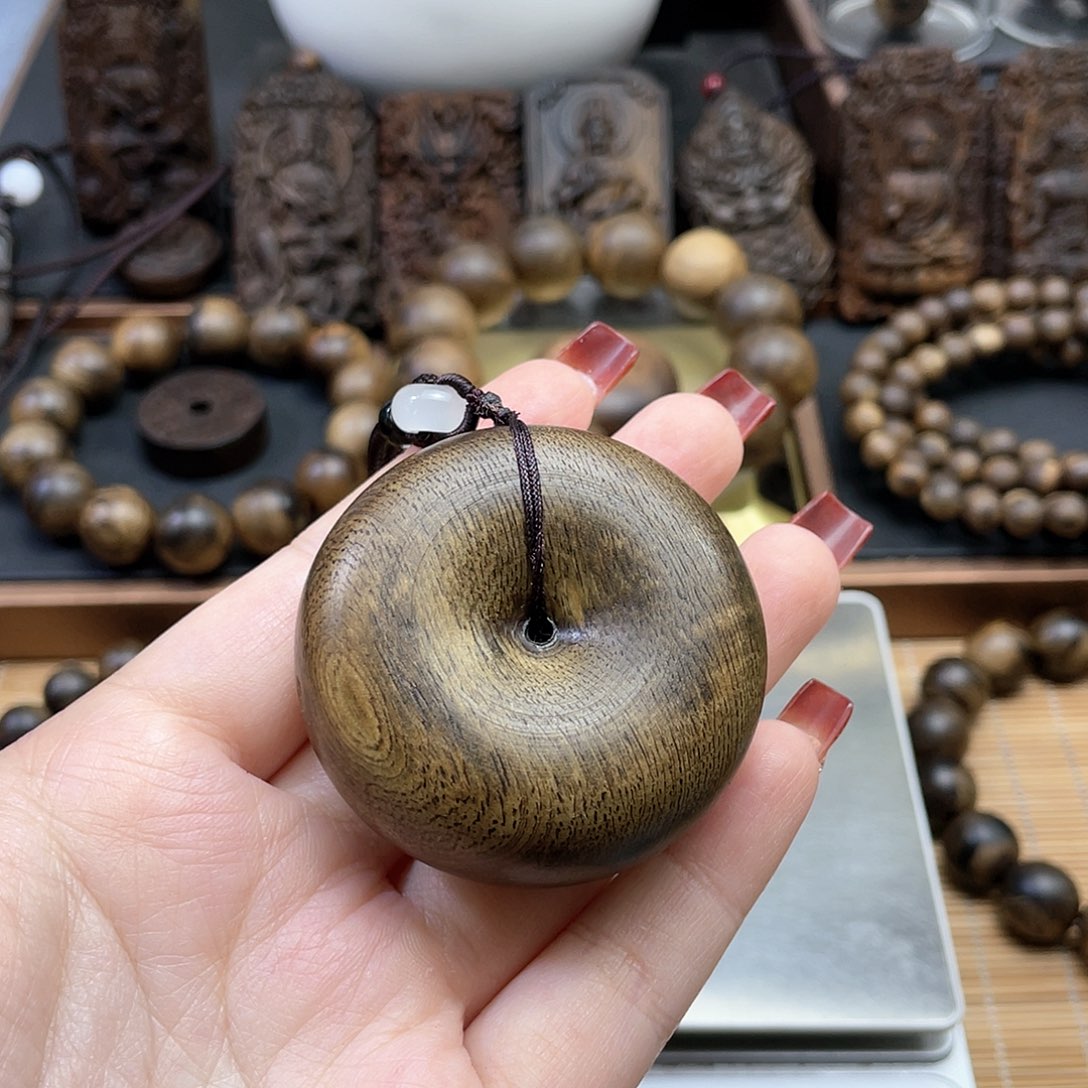 沉香木吊坠a**？芽庄绿奇