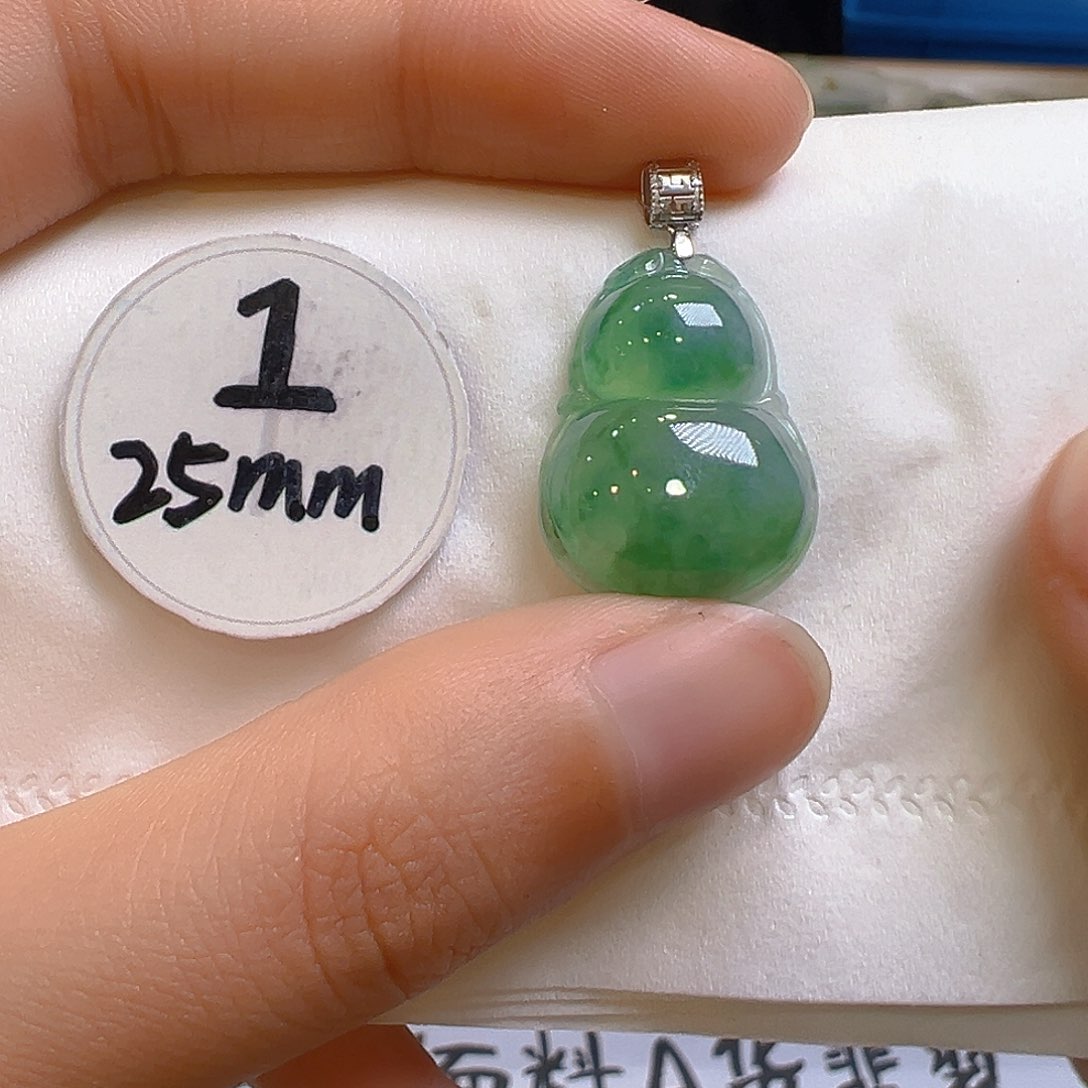 翡翠颈饰18K金镶嵌翡翠