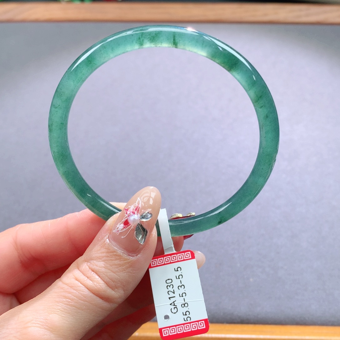 翡翠手镯未镶嵌天然翡翠手镯叮当镯