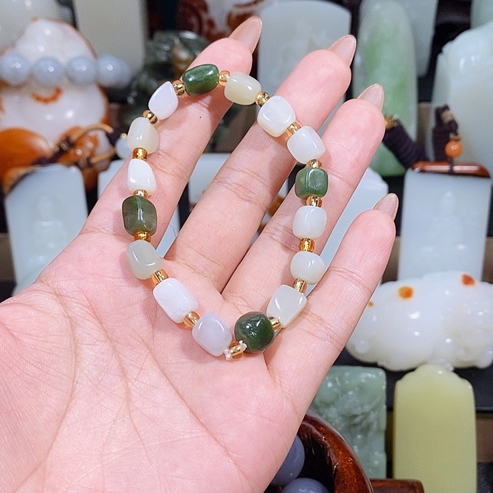 颈饰未镶嵌和田玉流**间