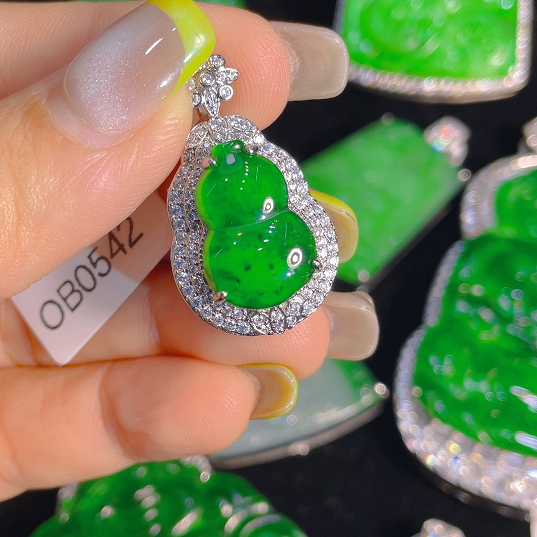 翡翠未镶嵌颈饰天然