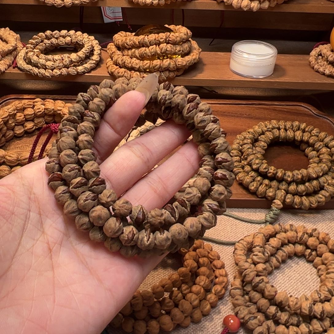 静***柏木吊坠烈焰红唇长串