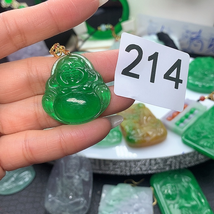 翡翠吊坠(赠链)未镶嵌