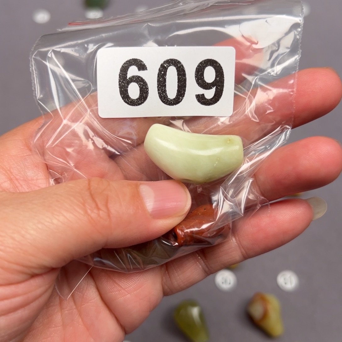 未镶嵌蛇纹石玉颈饰千*微瑕不退不换