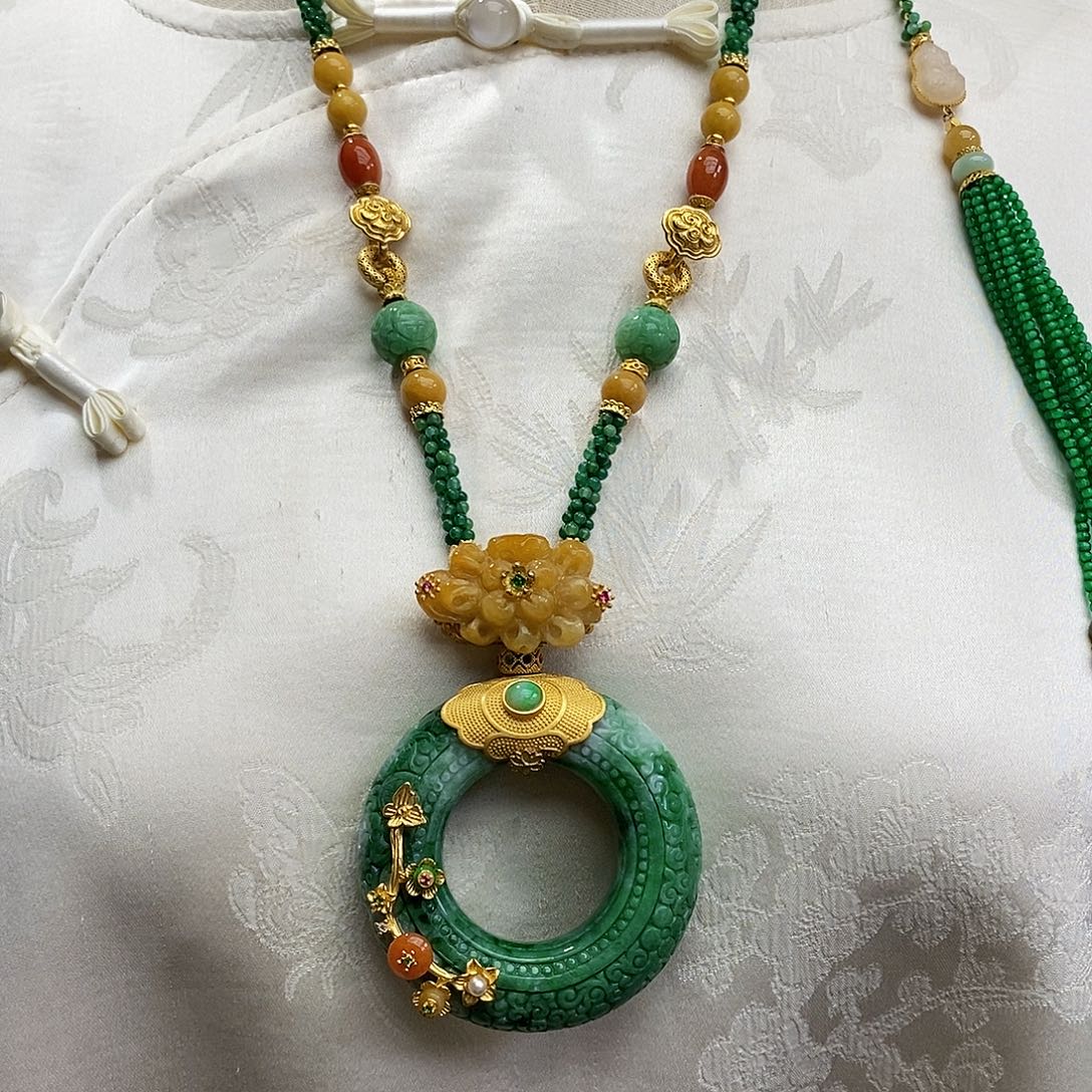 翡翠颈饰未镶嵌天然