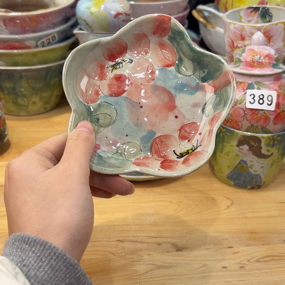 瓷片兔兔嘎嘎嘎好帅