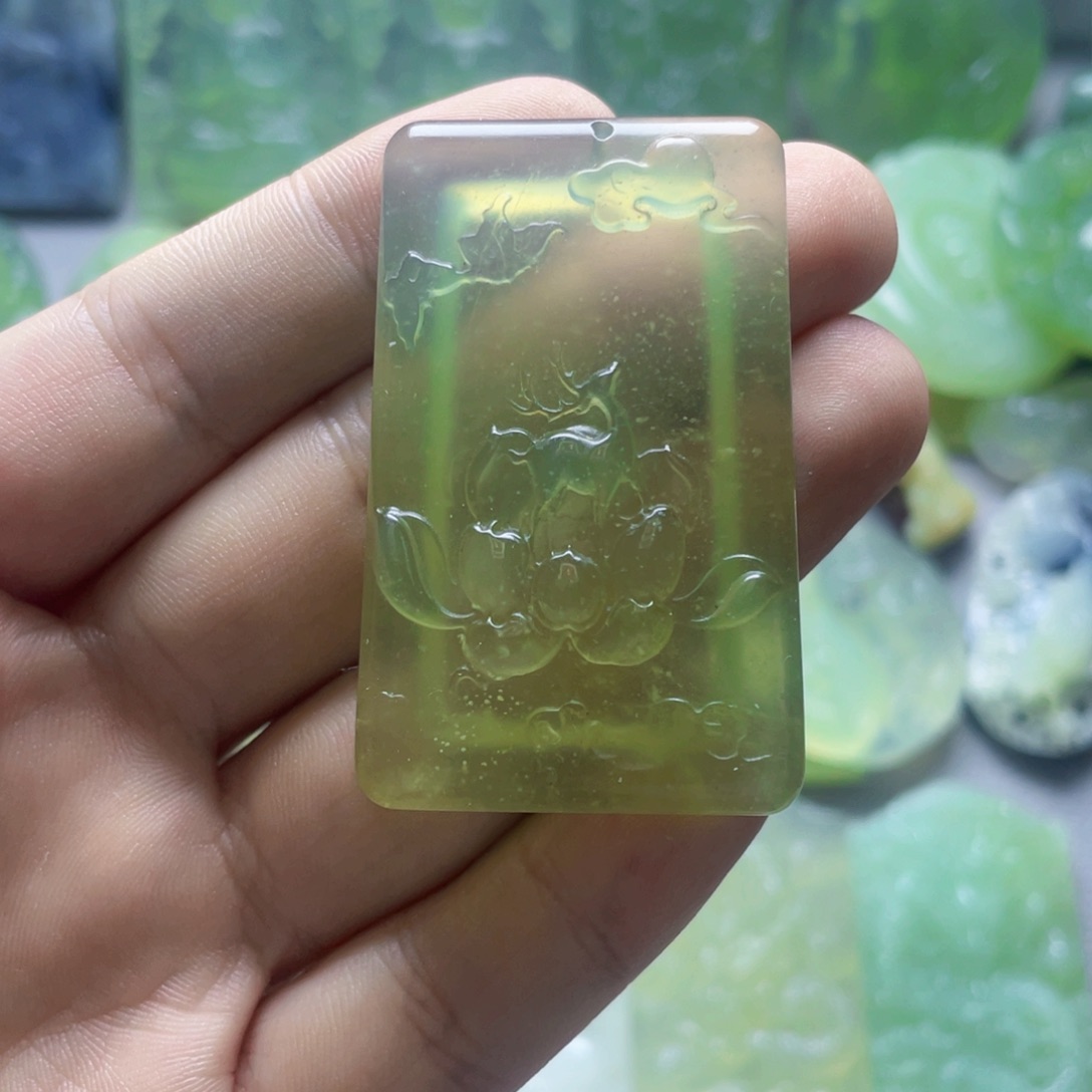 蛇纹石玉颈饰未镶嵌