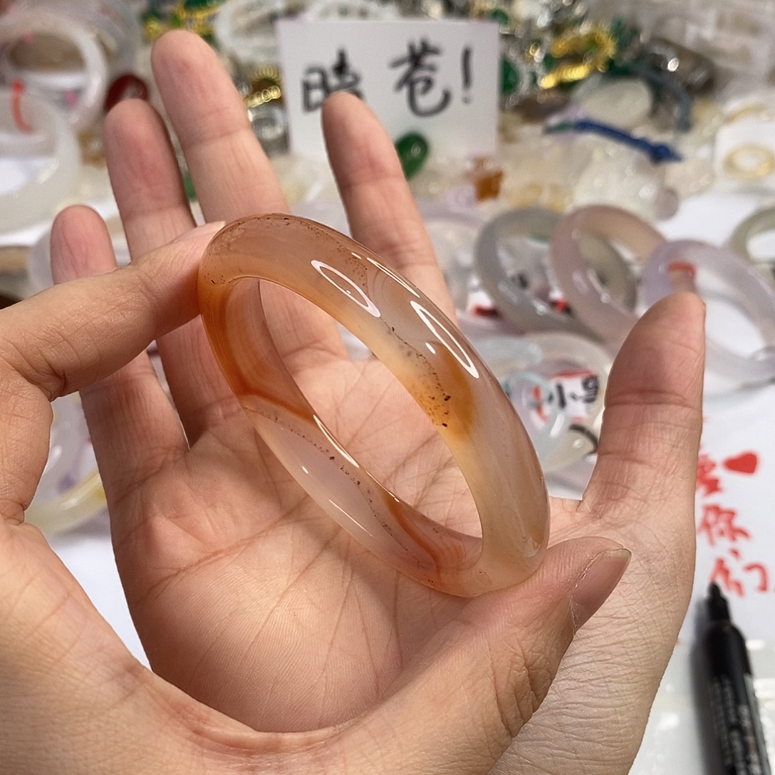玛瑙/玉髓未镶嵌手镯A151。56.7圈