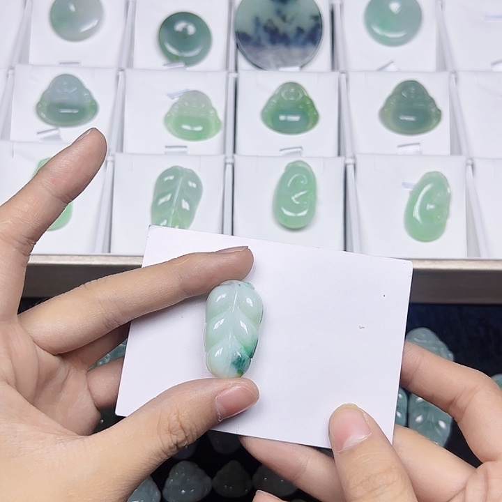 翡翠未镶嵌颈饰fc