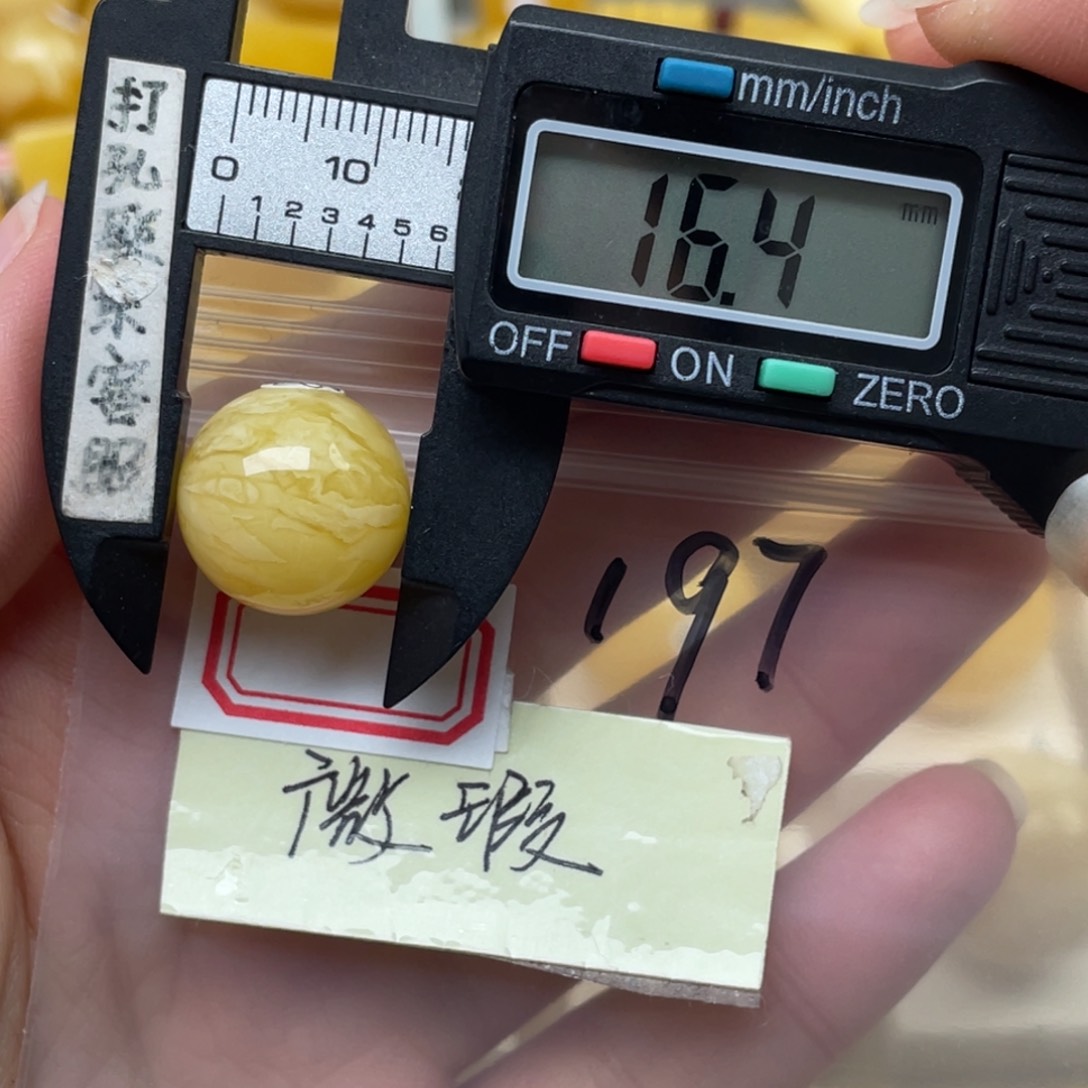 蜜蜡裸石未镶嵌再****、微瑕