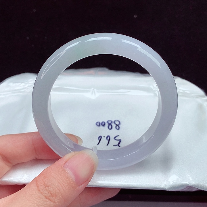 翡翠手镯未镶嵌翡翠