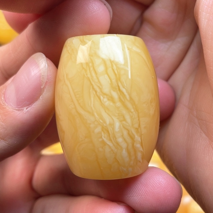 蜜蜡裸石未镶嵌蜜蜡重25.9克