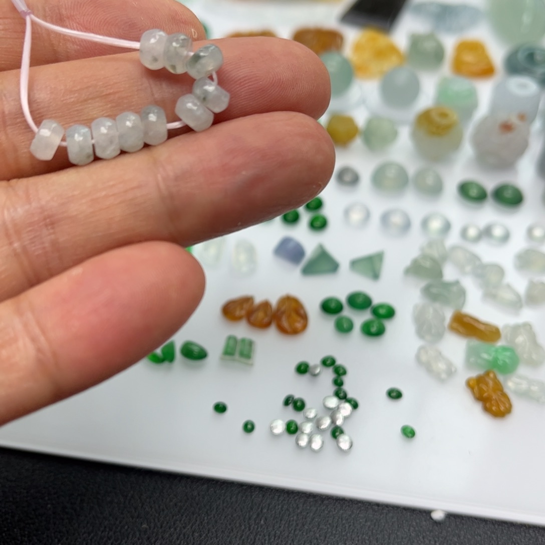 翡翠未镶嵌颈饰鼓珠