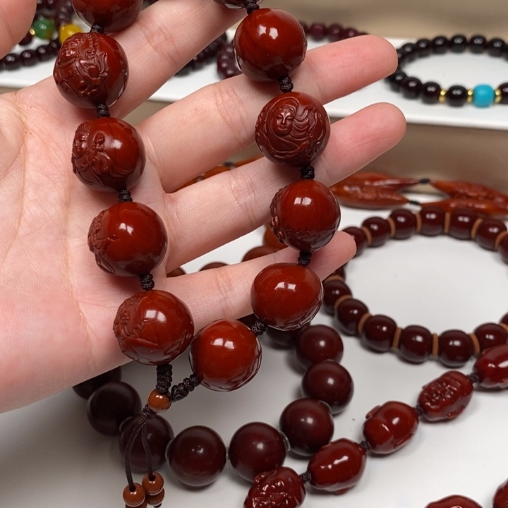 王***霞橄榄核雕刻工艺的发展