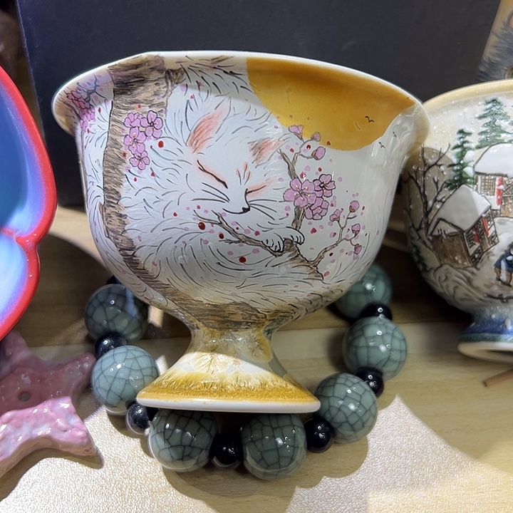 手绘九尾白狐茶杯