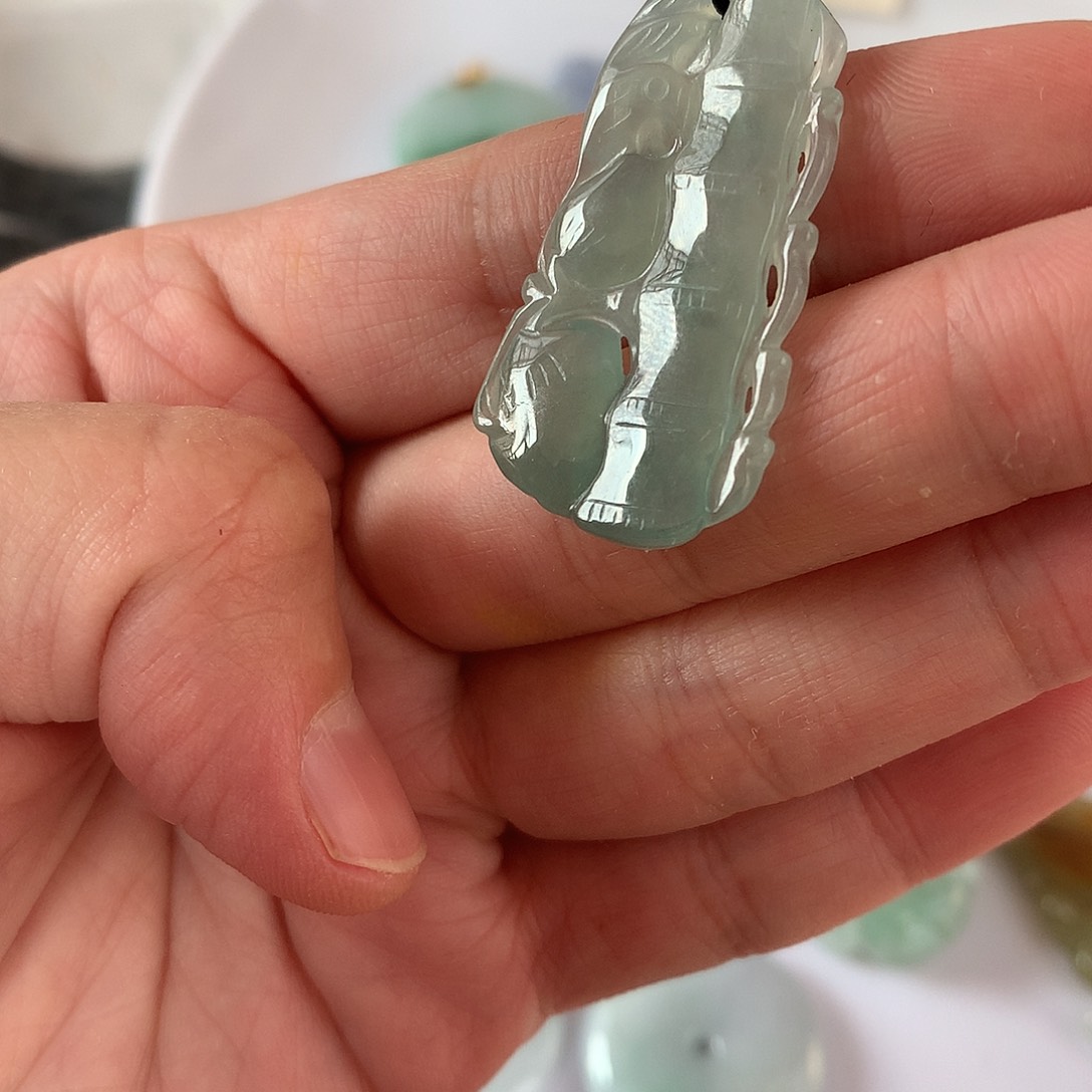 翡翠颈饰未镶嵌奥****兽竹节