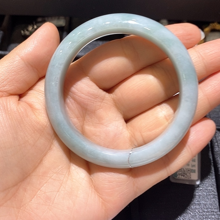 翡翠手镯未镶嵌翡翠手镯