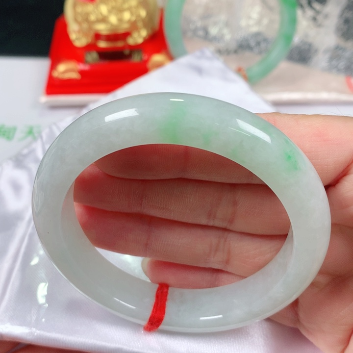 翡翠手镯未镶嵌  编号ZD1250 正圈56 