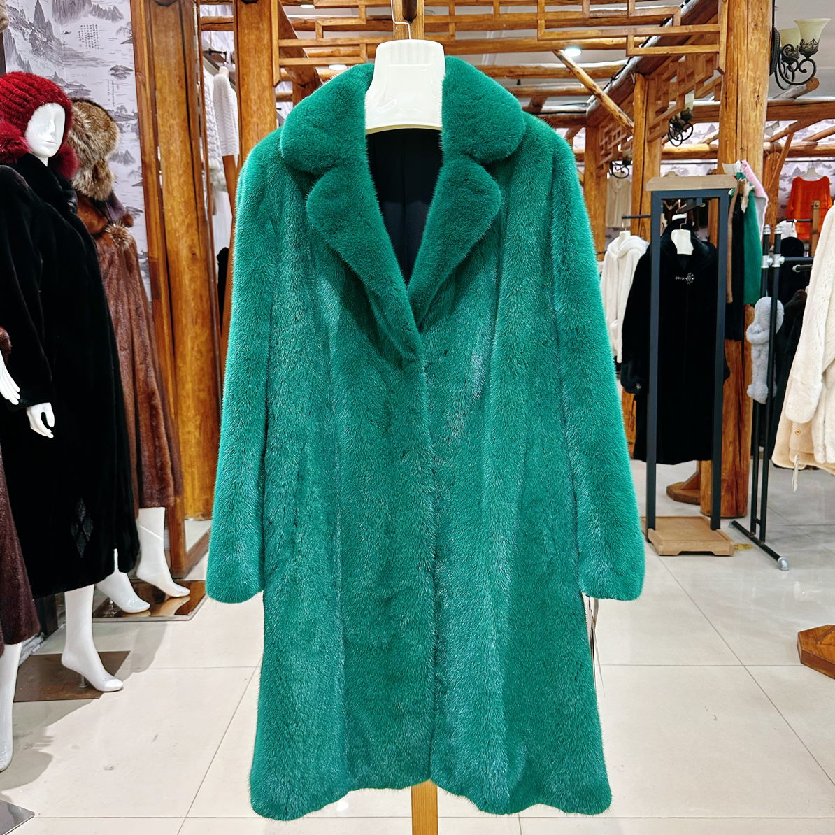 天鹅绒皇冠短毛水貂皮森林绿西服领