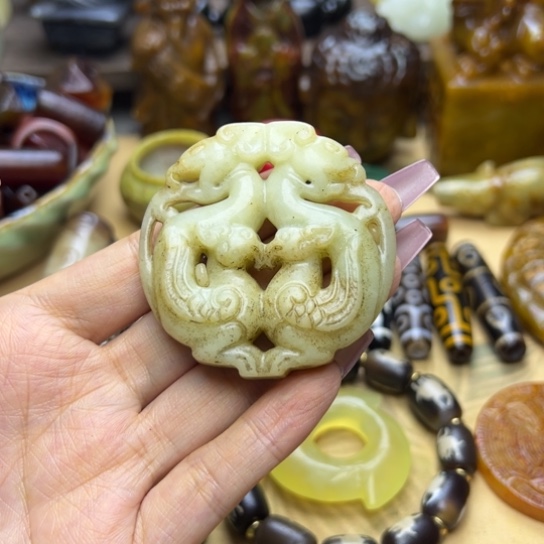 蛇纹石玉未镶嵌颈饰