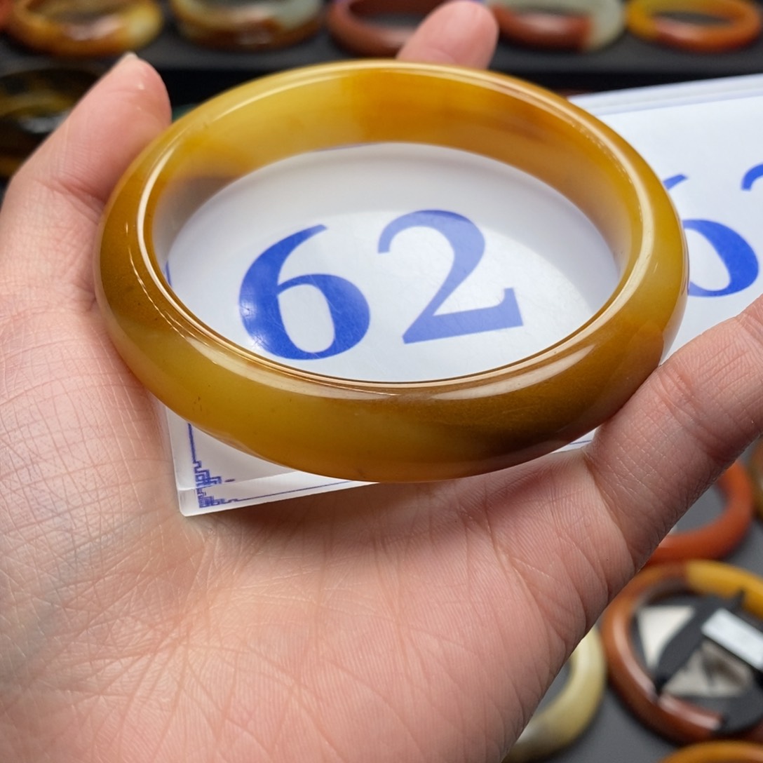 石英质玉（黄龙玉）手镯未镶嵌