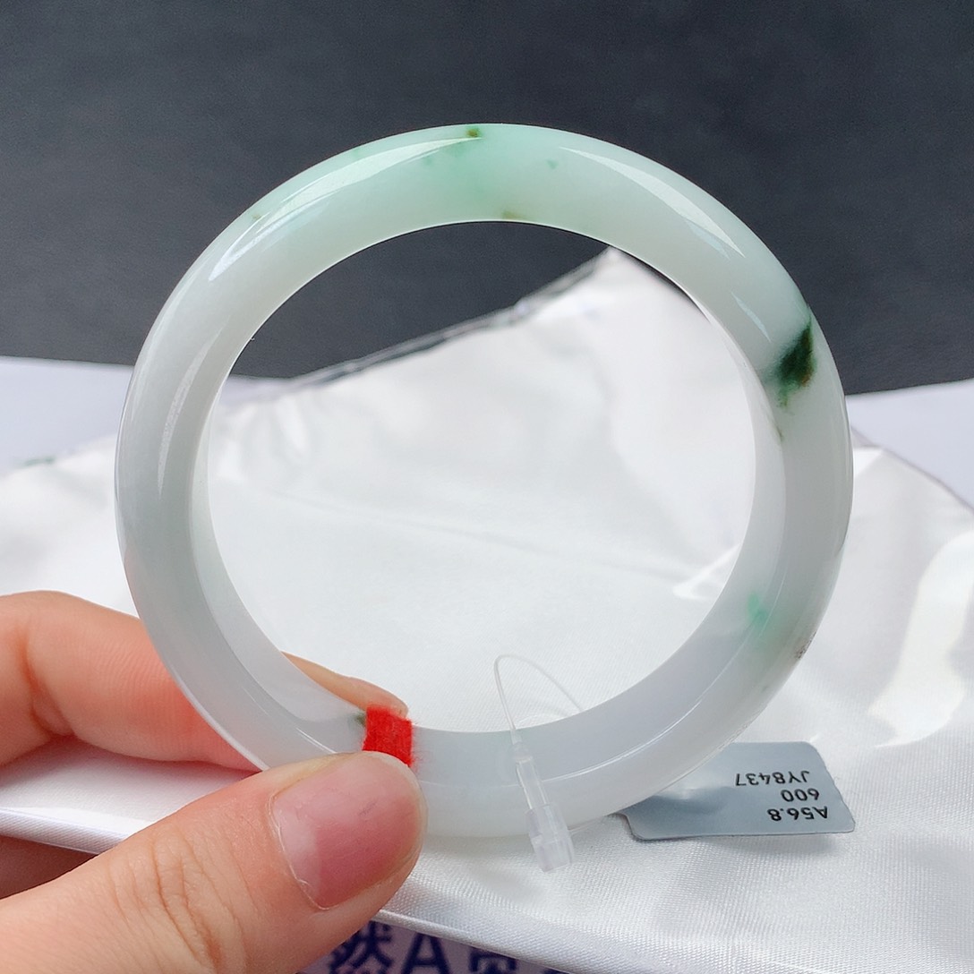 翡翠手镯未镶嵌18正57