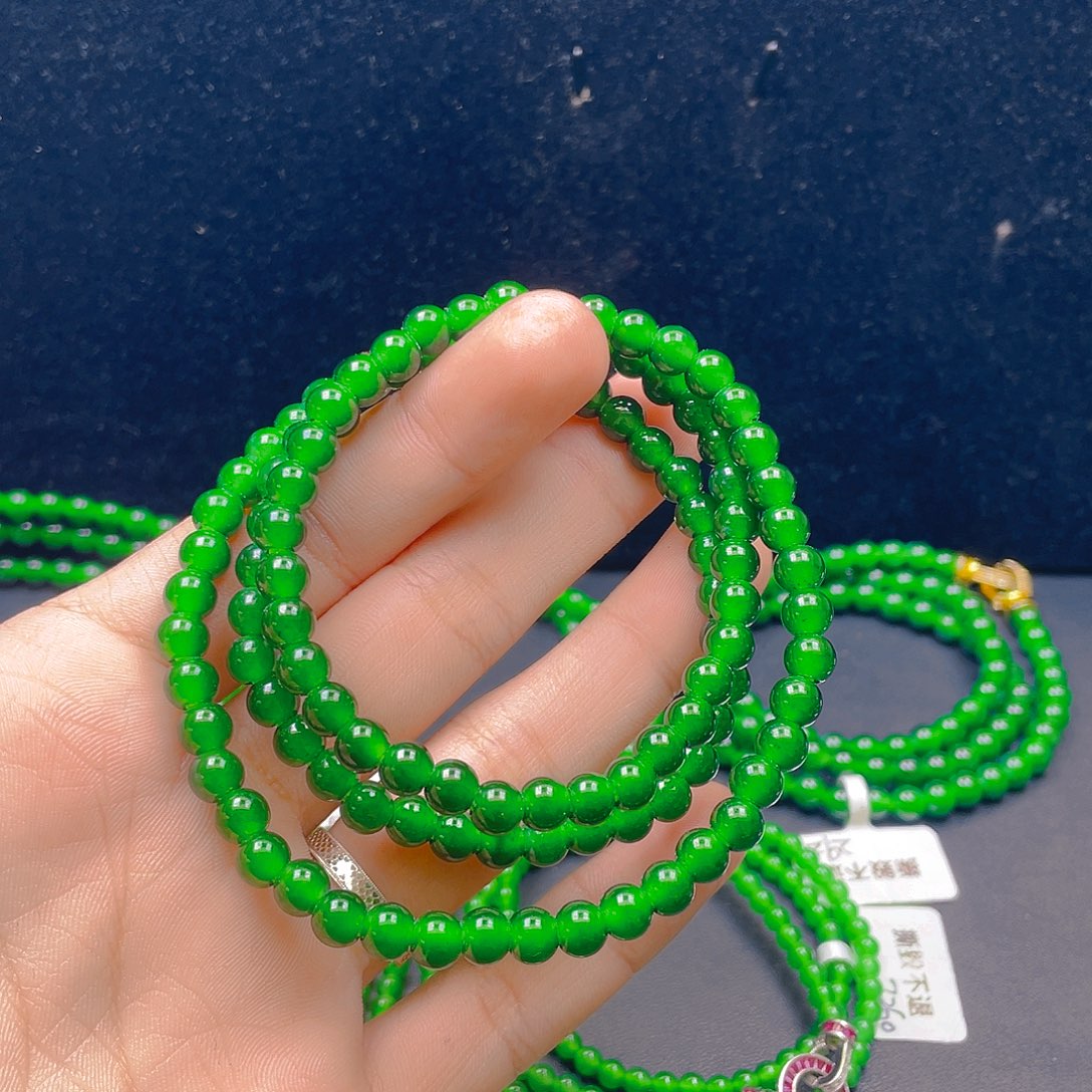 芥***花翡翠未镶嵌颈饰卡6